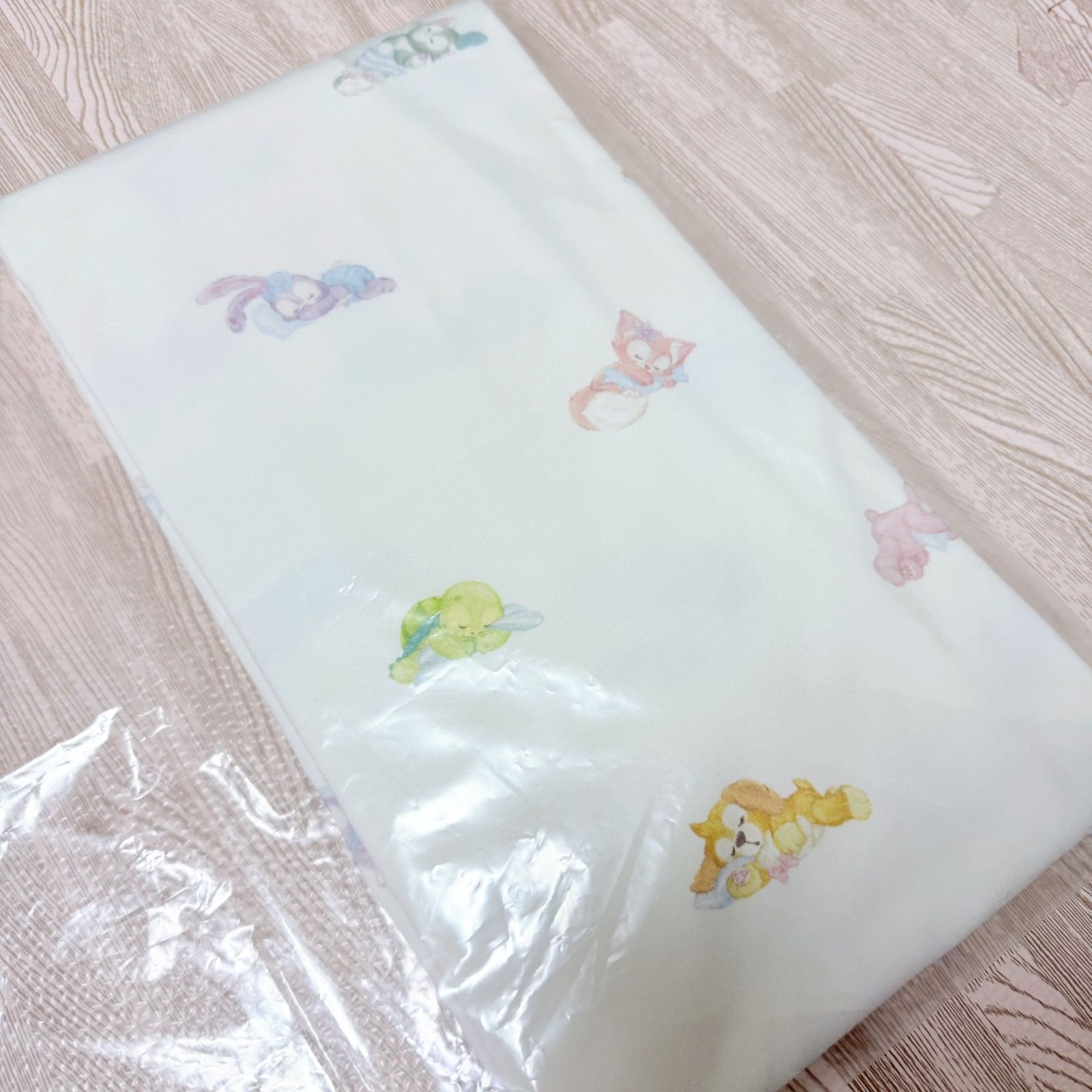 ダッフィー　ジェラピケ　ワンピース 愛らしく寝ている“ダッフィー＆フレンズ”がデザインされた