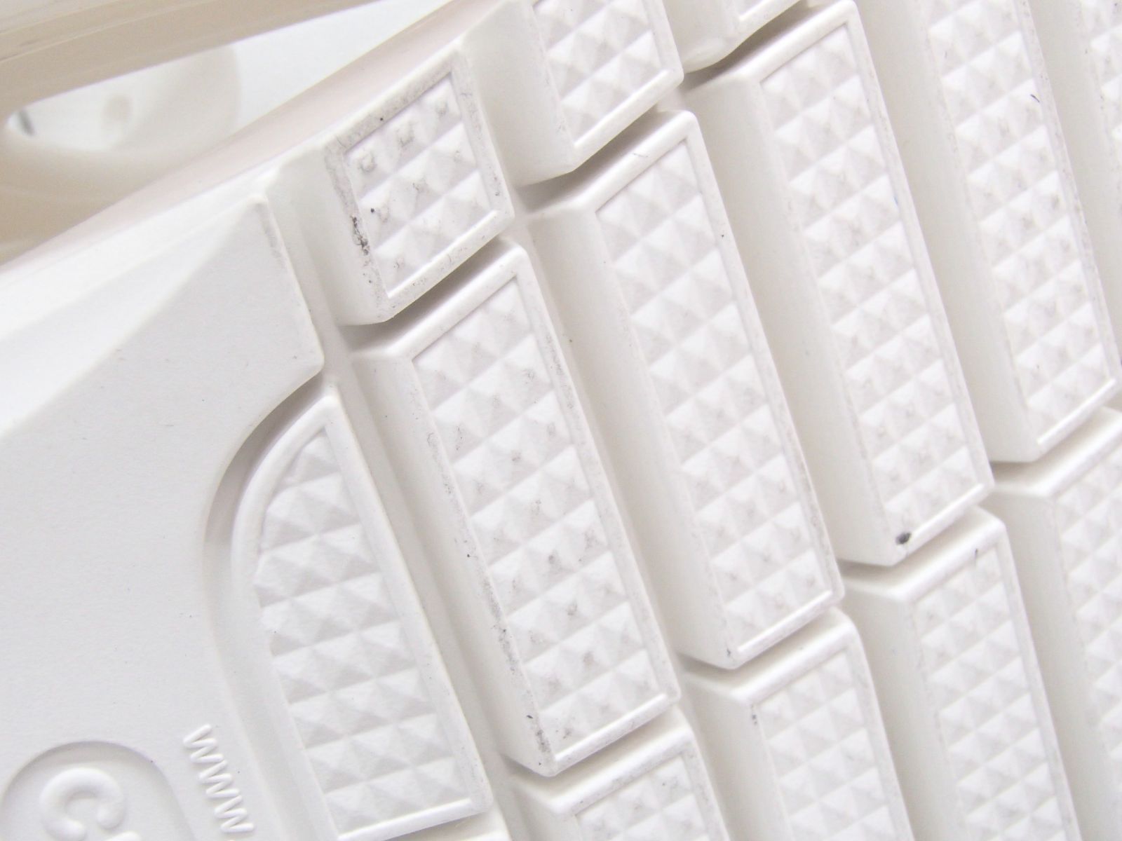 展示品【クロックス】207989-100 クラシック メガクラッシュ サンダル