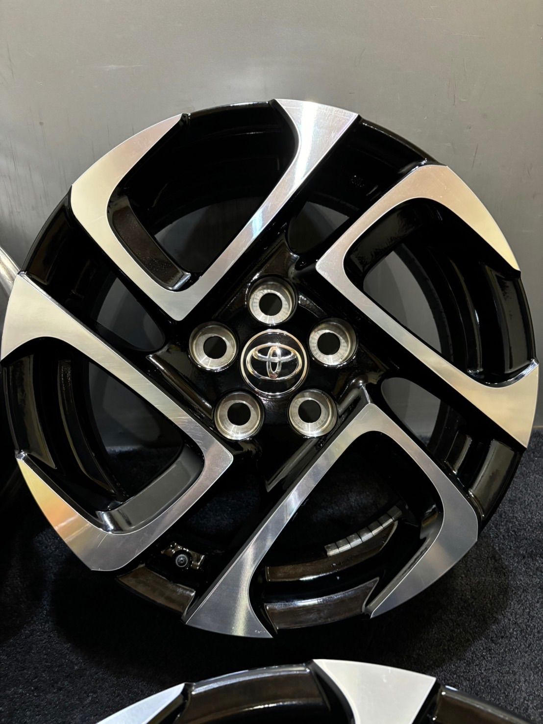 カレドニア 送料込み　170系シエンタ15インチ純正アルミホイール　４本 カレドニア 送料込み 170系シエンタ15インチ純正アルミホイール 4本