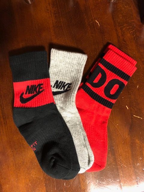 ナイキ NIKE キッズ ３足組 ユニセックス クッション付きクルーソックス 靴下 通園通学 UN0001-001 CUSHIONED SOCKS SET OF 3 10C-3Y GREY/RED/BLACK