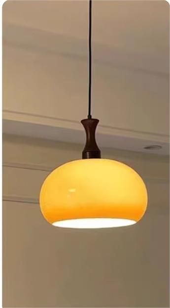 黄色のシャンデリア 灯器具和風シンプルなガラスランプシェードハンギングランプアメリカンレトロウォールナット装飾ペンダント照明器具クリスマス装飾ランプYEDA3328
