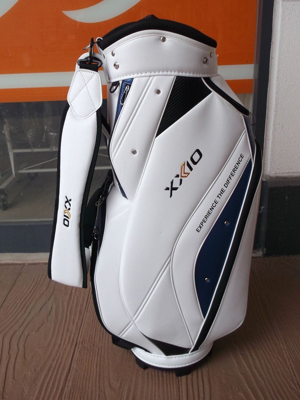 XXIO GGC-X161 超軽量ゴルフバッグ 9.5インチ新品未使用品 XXIO ダンロップ ゼクシオ 超軽量モデル キャディバッグ GGC