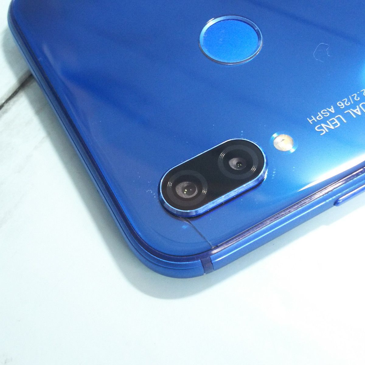 Huawei au P20 lite HWV32 Klein Blue 本体 白ロム SIMロック解除済み ...