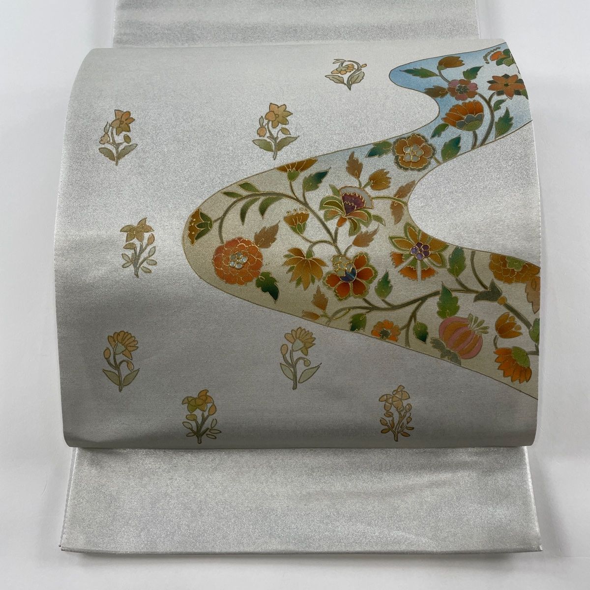 在庫一掃】 袋帯 美品 秀品 草花 花唐草 螺鈿 金彩 銀色 お太鼓