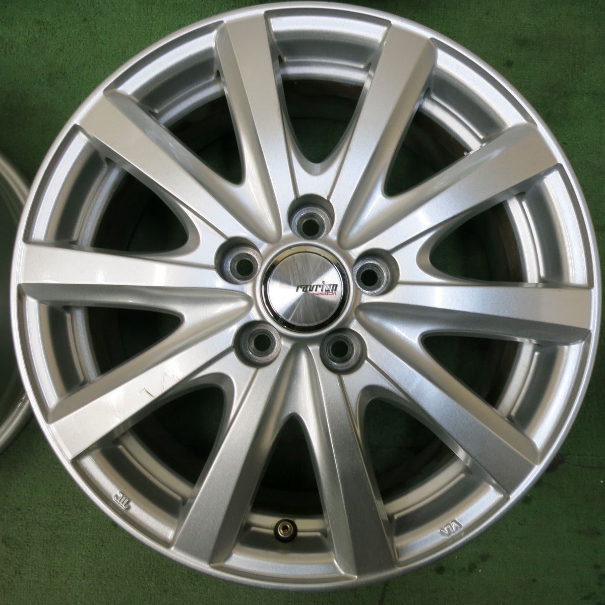 21年式タイヤ。WEDS RAVRION ラブリオン 17インチ×7J+38 21年式タイヤ。WEDS RAVRION ラブリオン 17インチ×7J+38