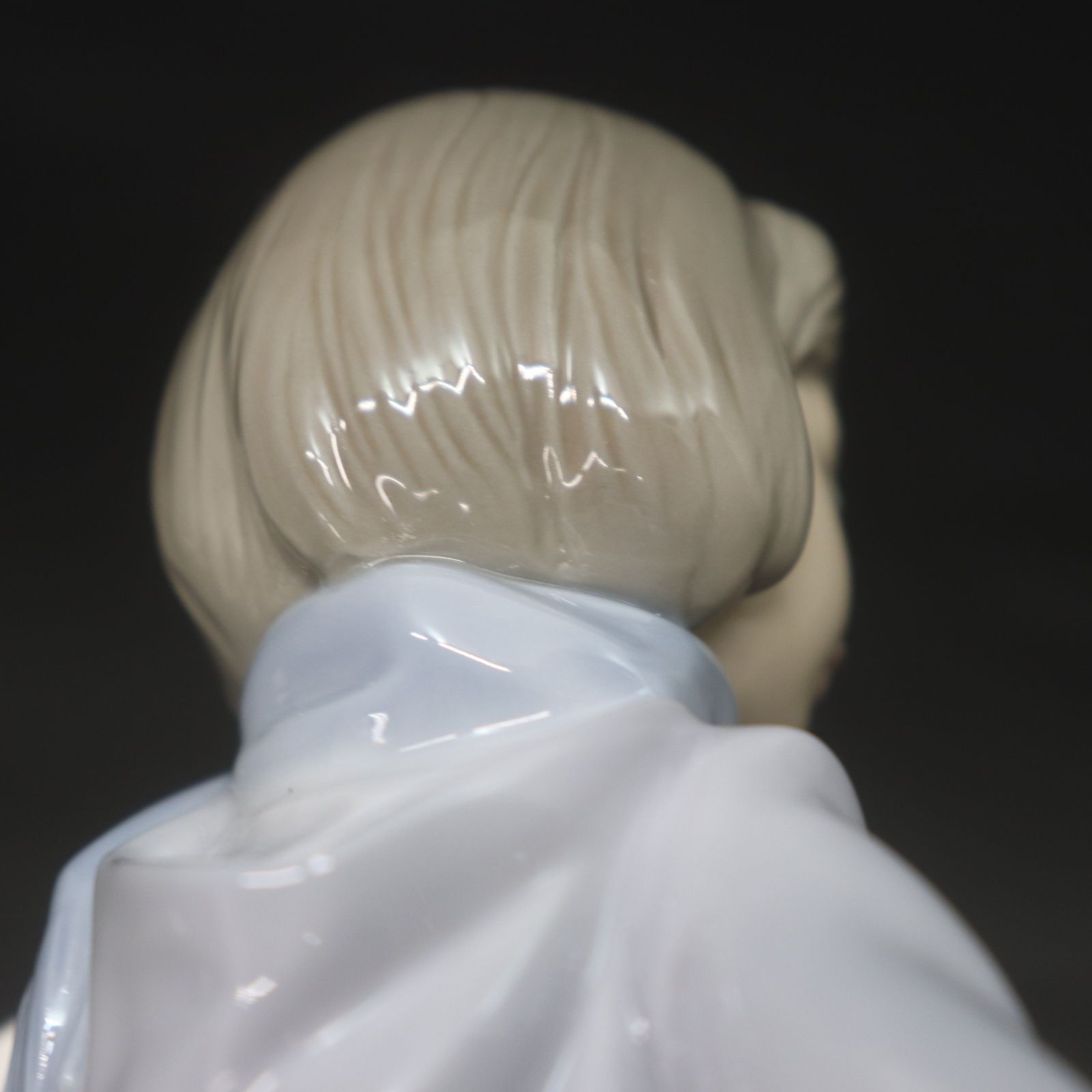 LLADRO (リヤドロ)〜猫(8023) 驚いた仔猫ちゃん | リヤドロ公式オンライン