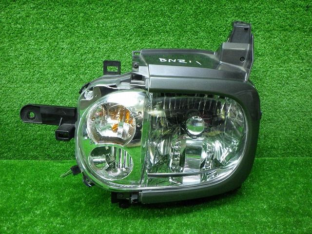 日産　Z11　NZ11　キューブ　後期　左ヘッドライト　キセノン　HID　1802　Y　240522017