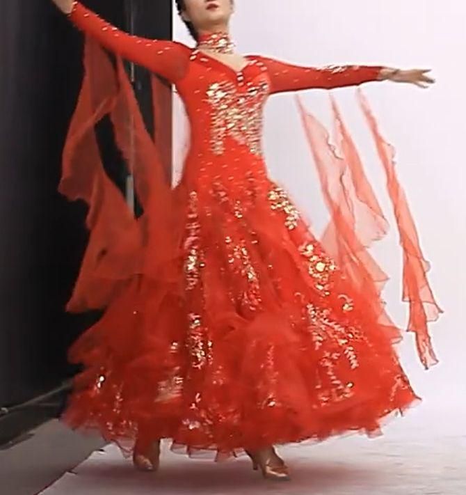 新品未使用新色 社交ダンスドレス モダンダンス 華やか キラキラ