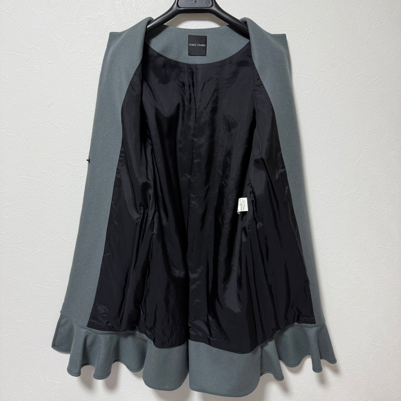 ヨーコチャン ノーカラーコート 裾フリル 限定色 ケリー - メルカリ