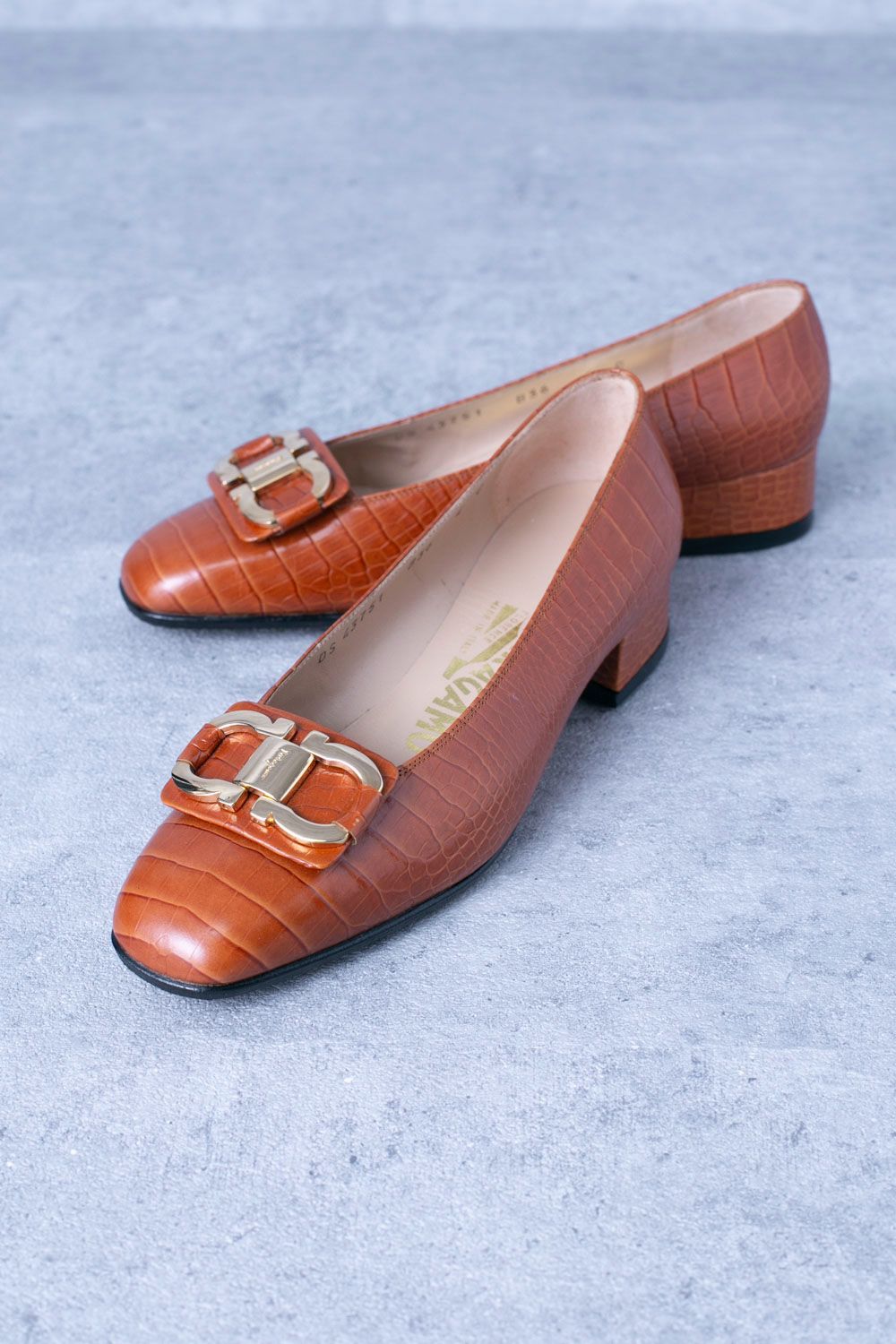 サルヴァトーレフェラガモ SALVATORE FERRAGAMO パンプス