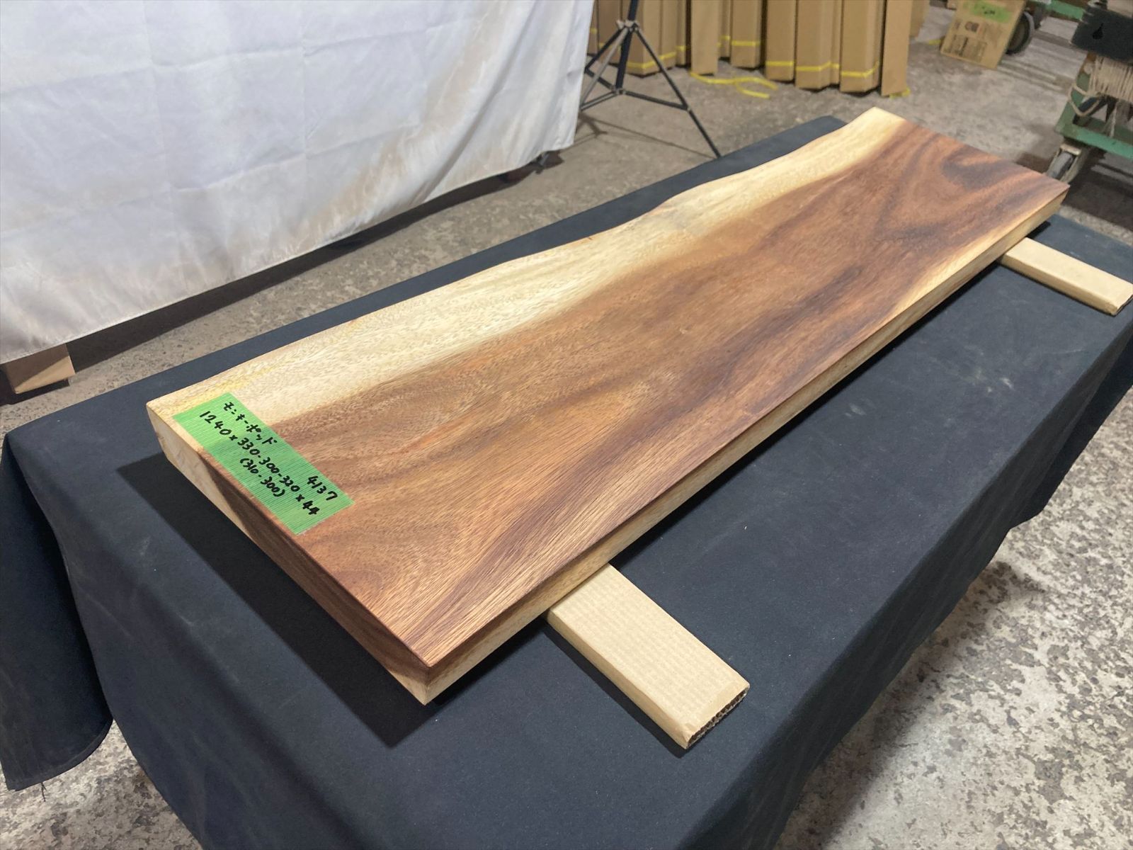 モンキーポッド4137 一枚板無垢 乾燥材 1240x330-300-320x44mm