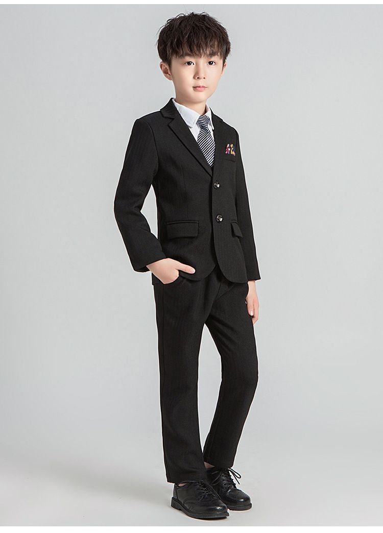 【130サイズ】男の子フォーマルベスト4点セット　ブラック　キッズスーツ　子供用 ⚫︎ブラックストライプセットアップ送料無料商品番号s1080 90