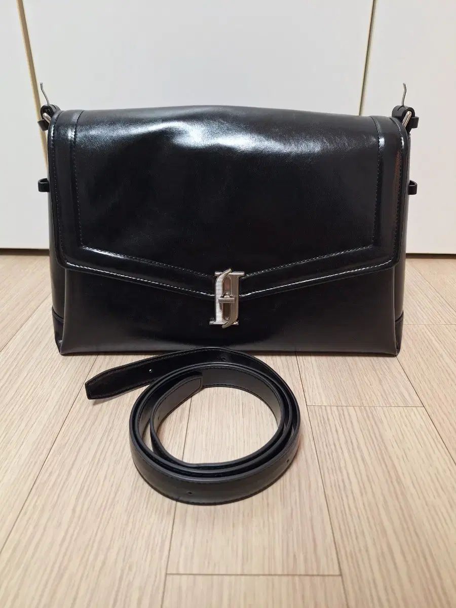J.ESTINA ジェイエスティナ メッセンジャーバッグ