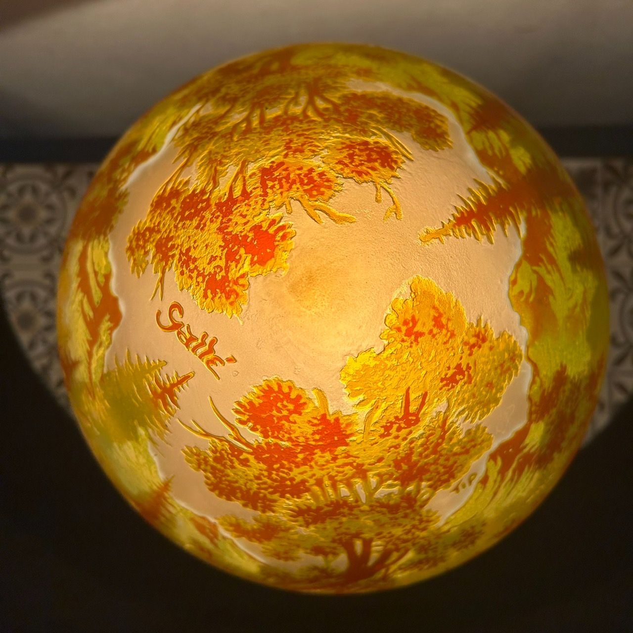 【証明書】エミールガレ 真鍮台座　ランプ　卓上照明　 カメオ彫り　被せガラス 証明書】エミールガレ 真鍮台座 ランプ 卓上照明 カメオ彫り