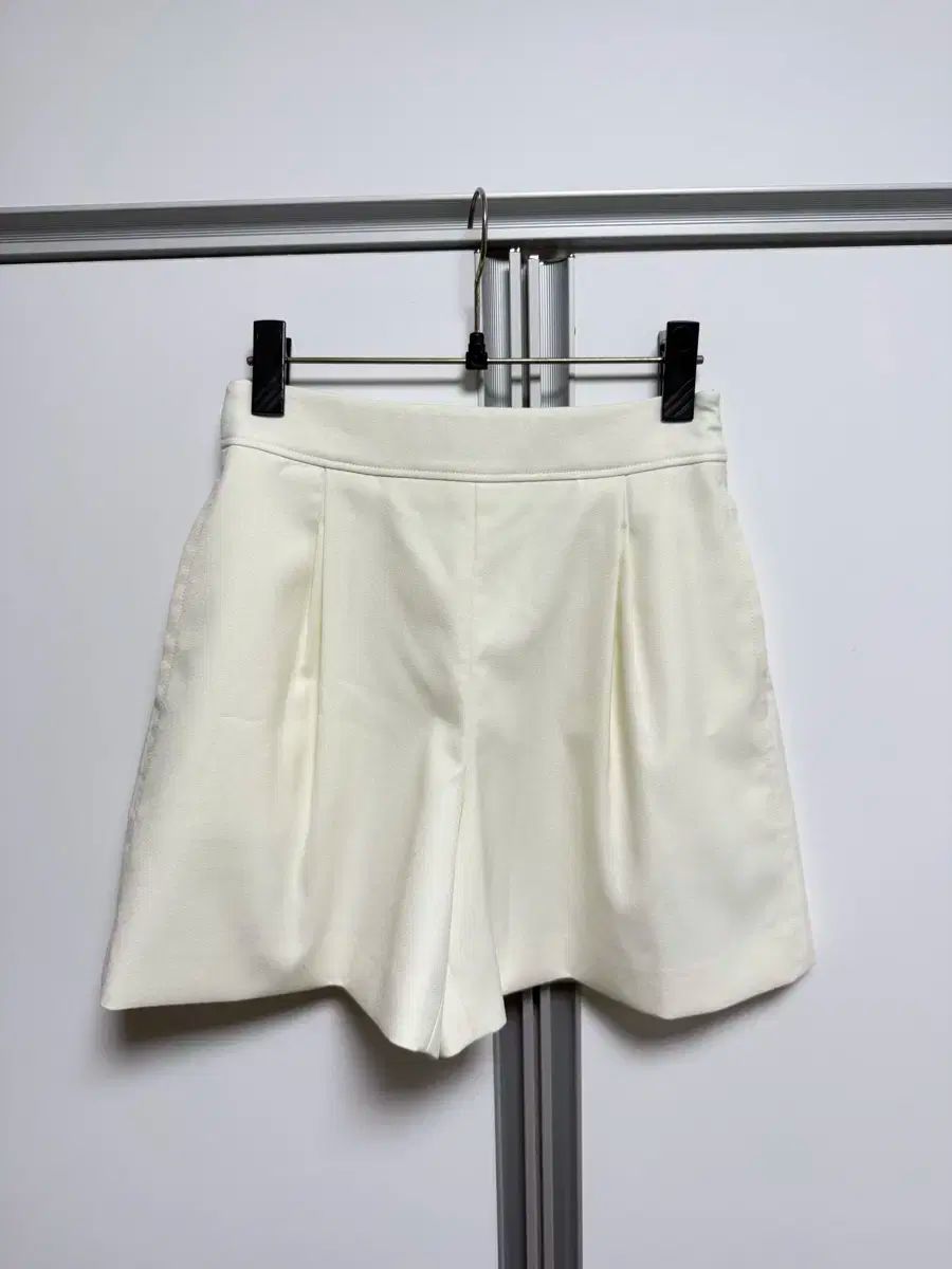 ハンサム オブジェ アイボリー ハーフパンツ