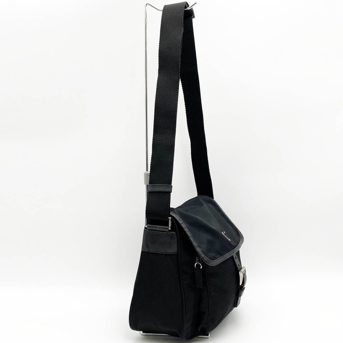 美品 PRADA プラダ ショルダーバッグ 斜め掛け バッグ トライアングルロゴ ブラック 黒 ナイロン レディース メンズ ファッション BT0173 USED