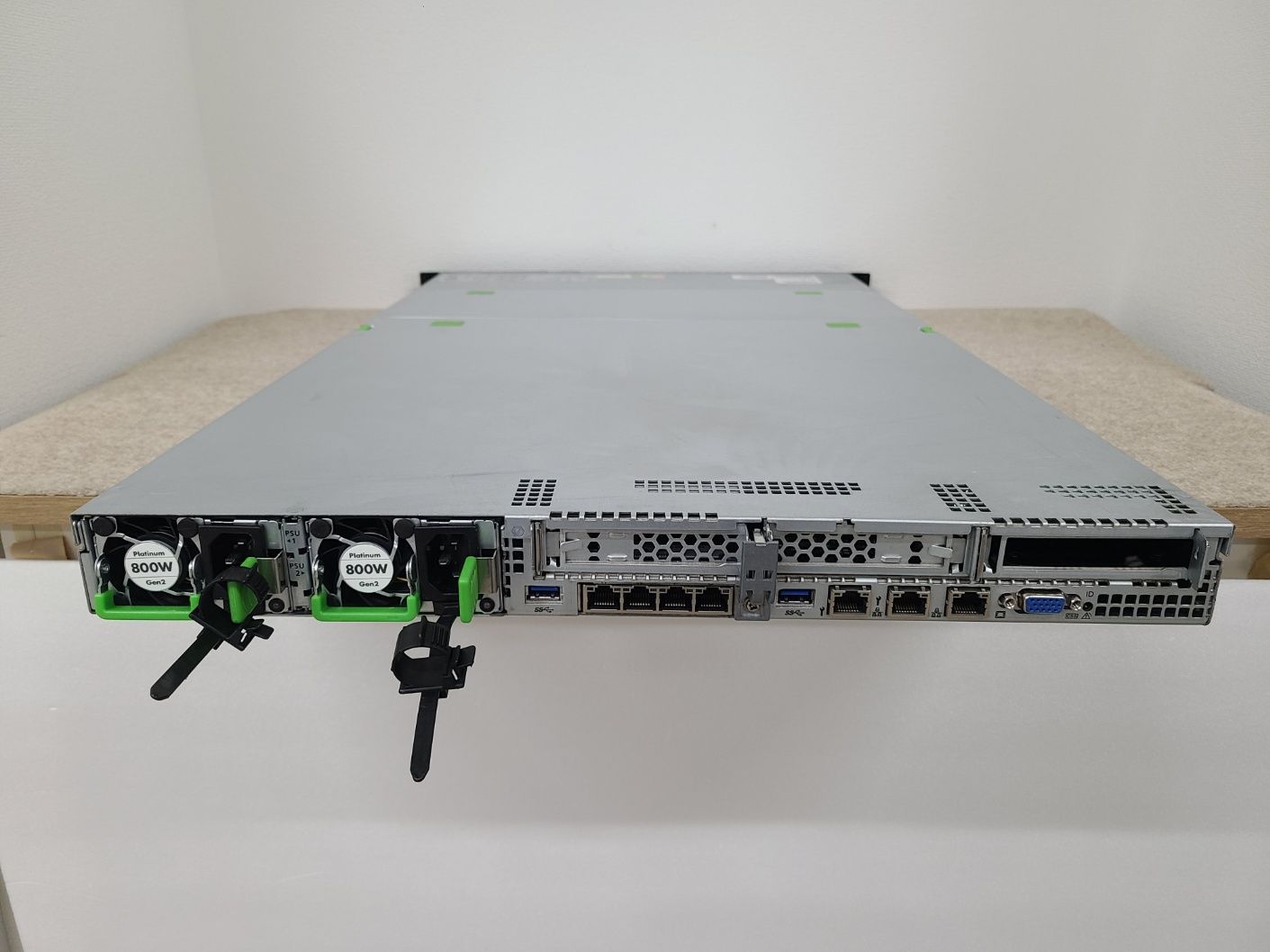 Fujitsu Primergy RX2530 M4 4Bay 2x Gold 6142 16Core 2.60GHz 96GB