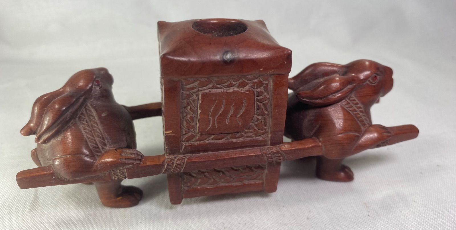 注文 柘植 十二支 ウサギの御神輿。爪楊枝入り 黄楊繊細彫刻 木製 根付