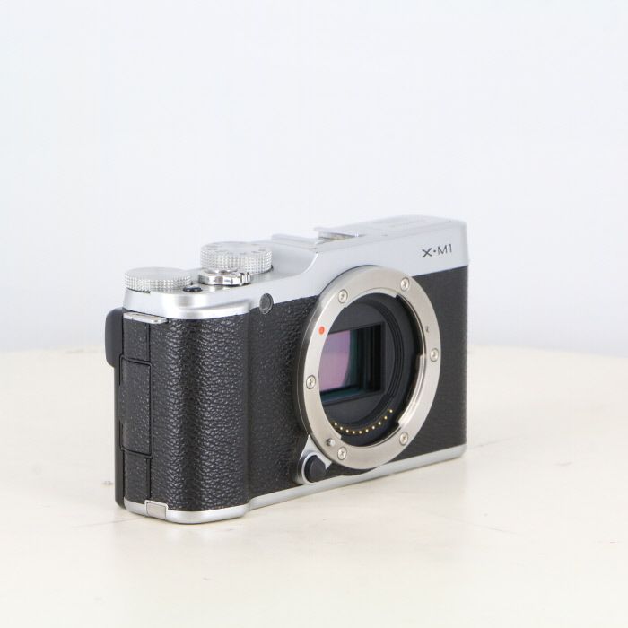 FUJIFILM X-M1