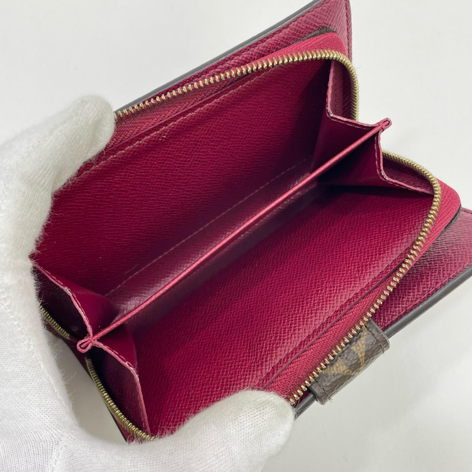 VUITTON |
