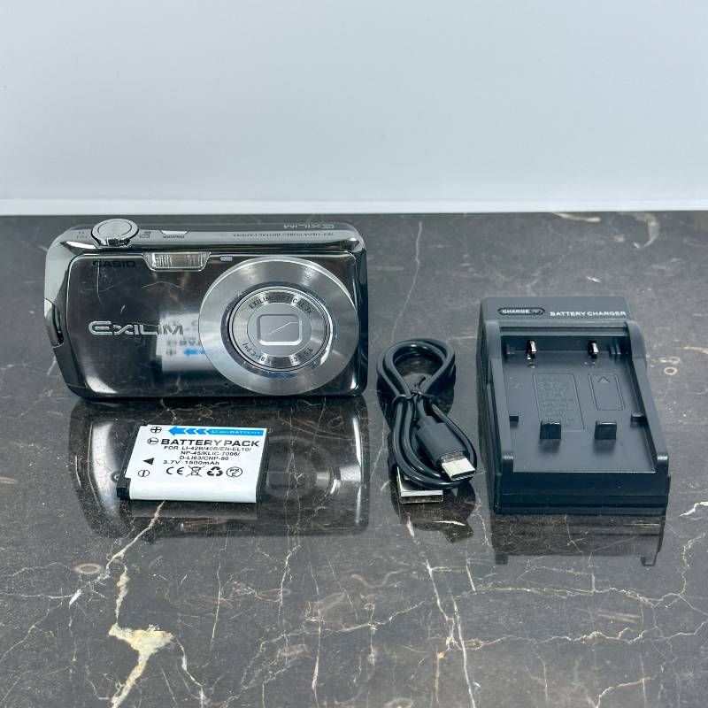 CASIO EXILIM EX-Z2 シルバー デジカメ - メルカリ