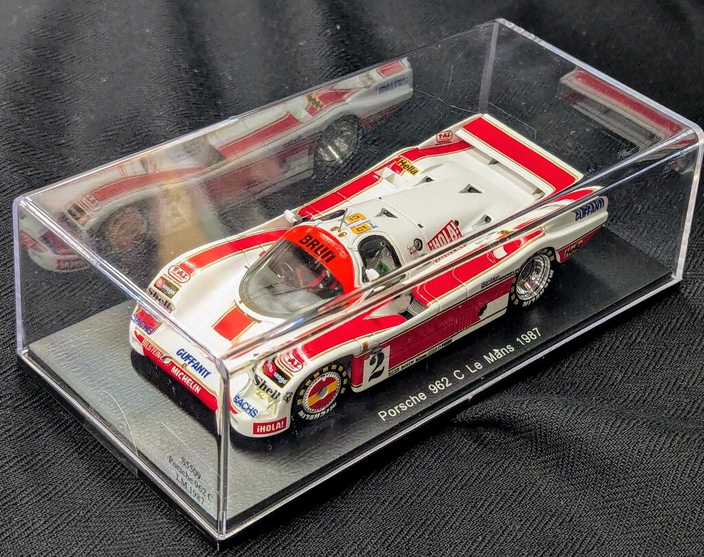 Spark model 1|43 Porsche 962 C No.2 Le Mans 1987 O.Larrauri U.Schafer J.Parej