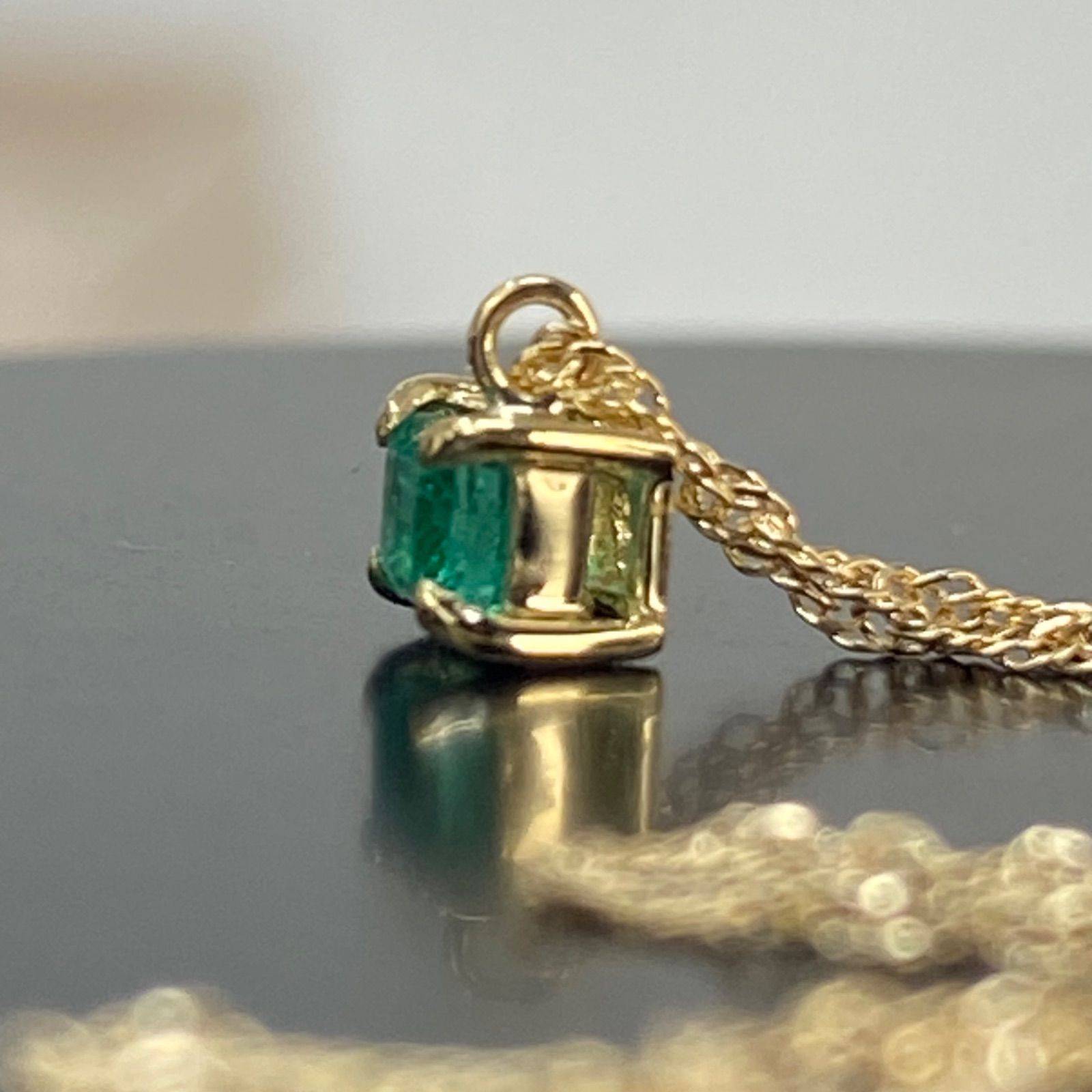 K１８コロンビア産エメラルド　ペンダント５x４mm コロンビア産 天然エメラルド 0.13ct K18YG ペンダント