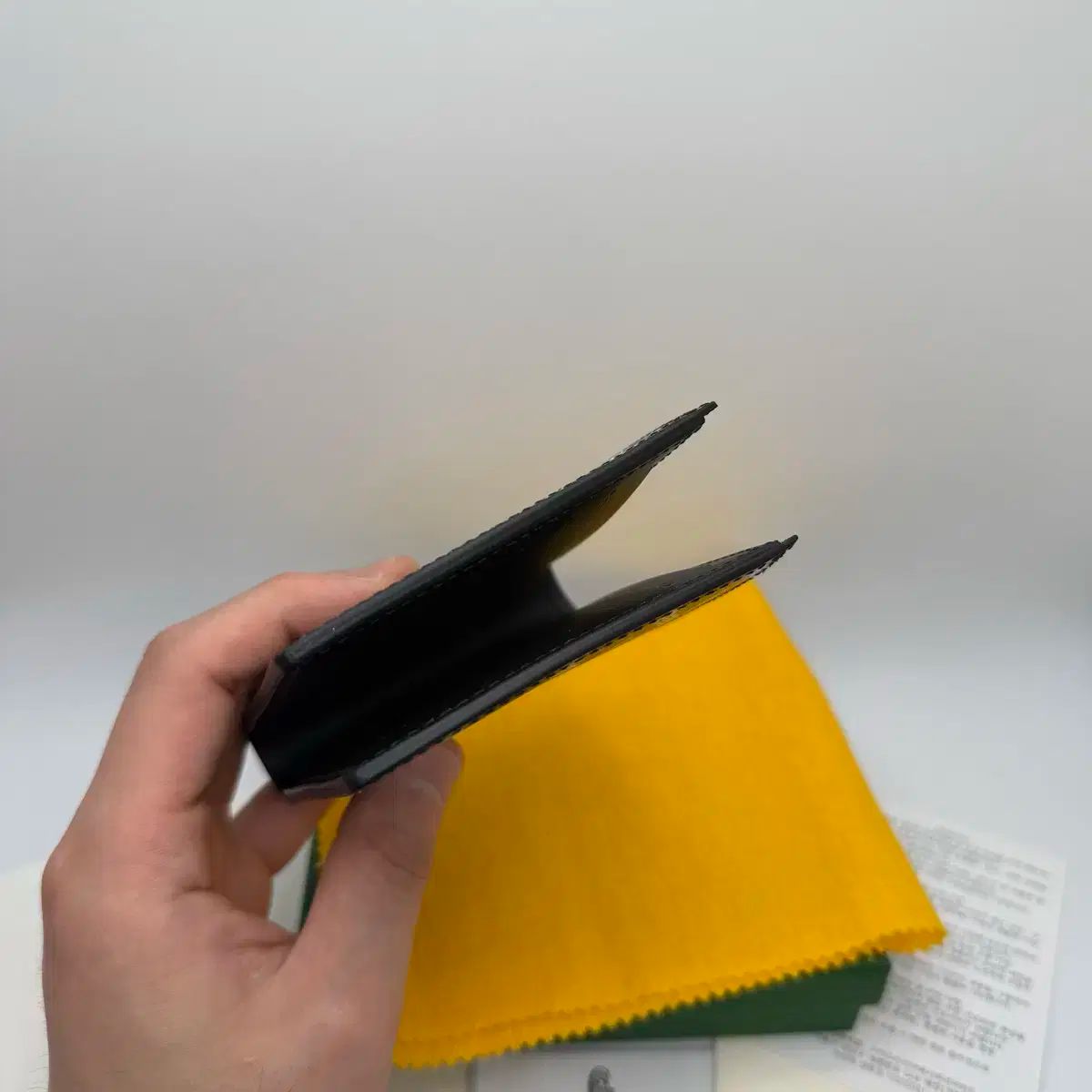 ヴィクトワール 二つ折り財布