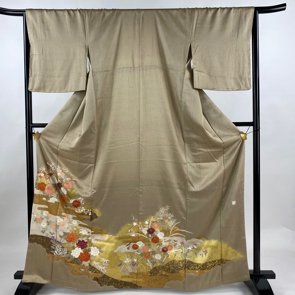 色留袖 身丈165.5cm 裄丈65.5cm M 袷 草花 ヱ霞 刺繍 金彩 薄茶色 正絹 秀品 一つ紋