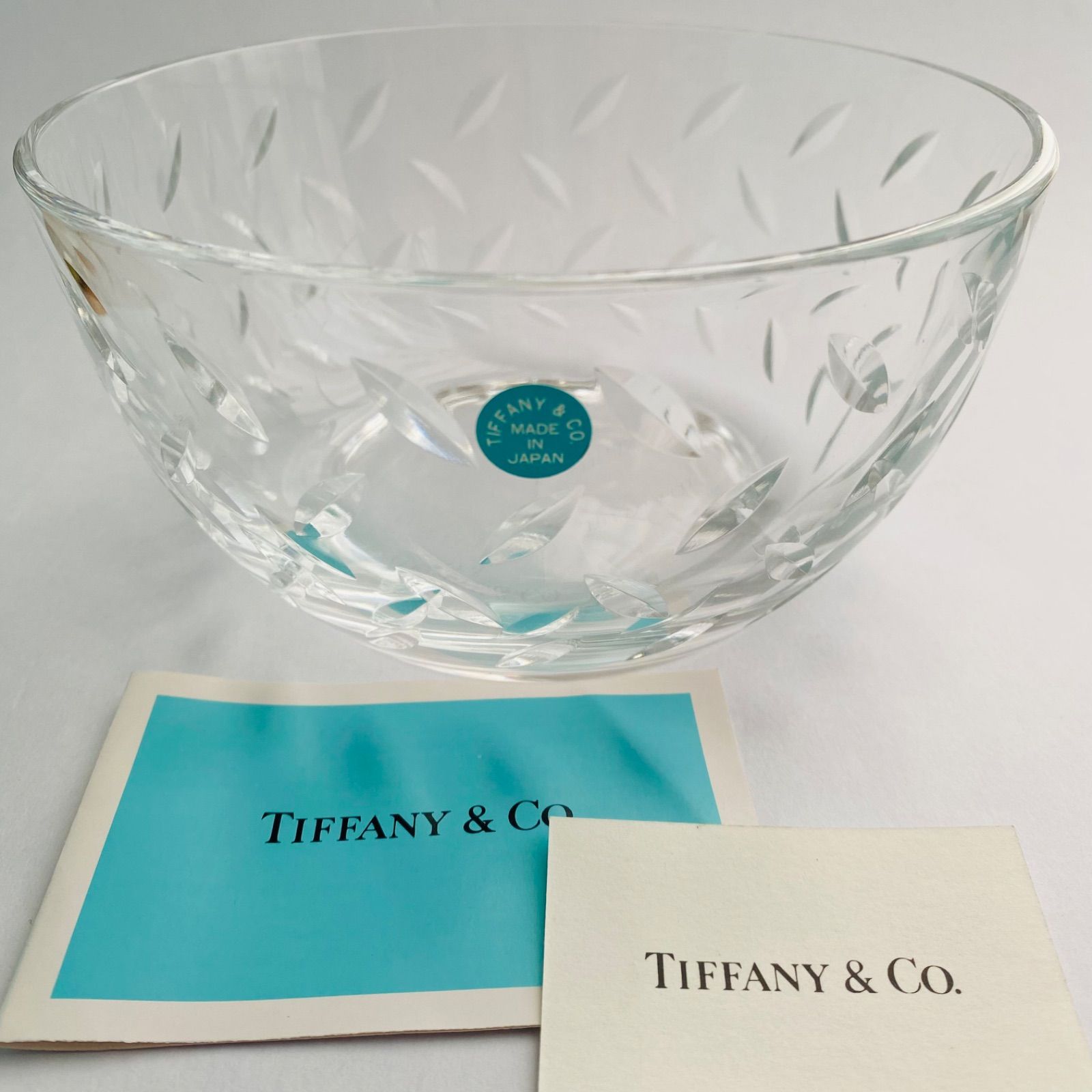 未使用品　Tiffany&Co.　ティファニー　クリスタルボウル　リーフカット　クリスタルガラス　クリア　インテリア食器　テーブルウェア　西洋食器　 プレート　プレイト　皿　丸皿　リーフ柄　サラダボウル　【K30081】