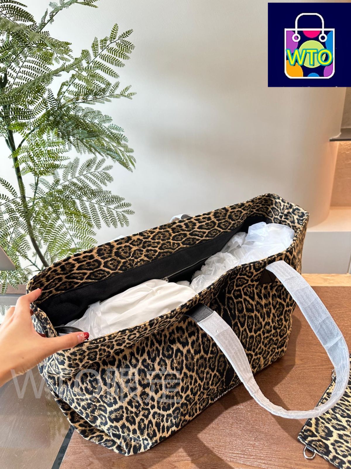 【関税＆送料込み】Balenciaga Handbags BALENCIAGA バレンシアガ BARBES SHOPPER グラフィティ バッグ