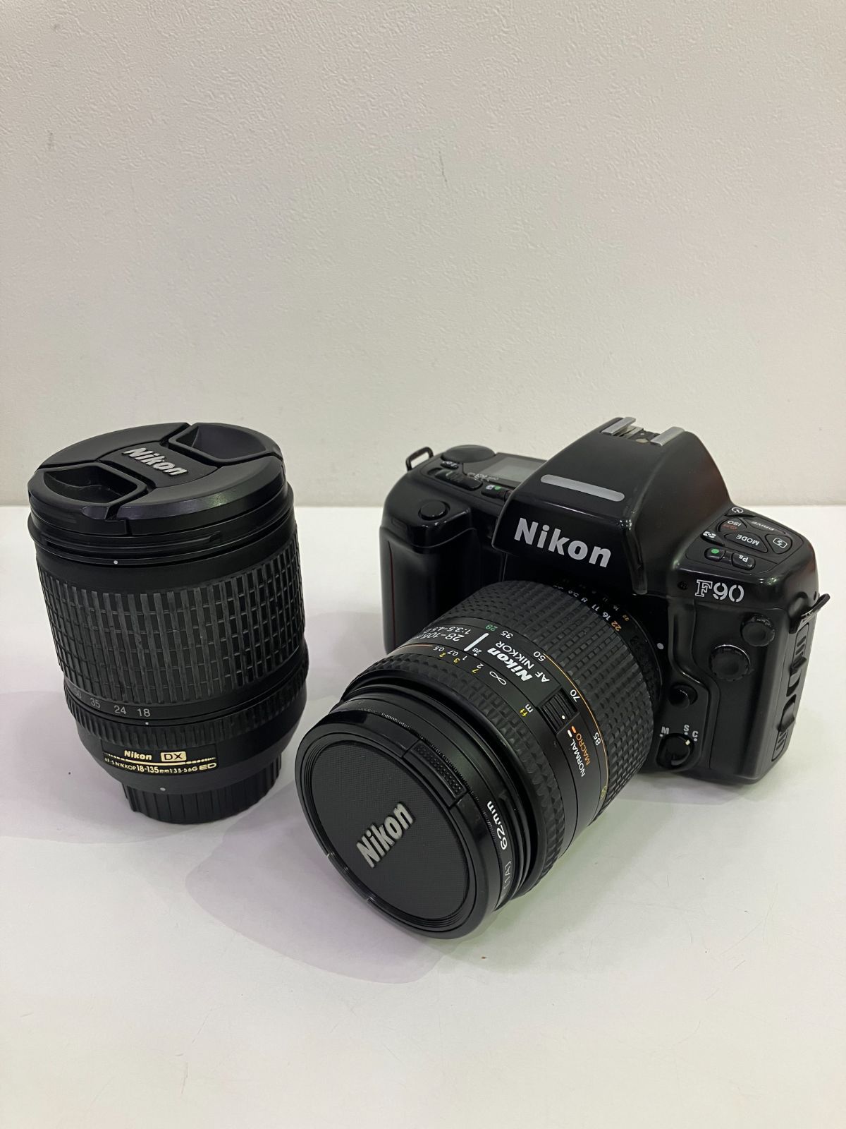 D21888A】 カメラ Nikon 本体 F90＋レンズ2本（18-135mm）、（28-105