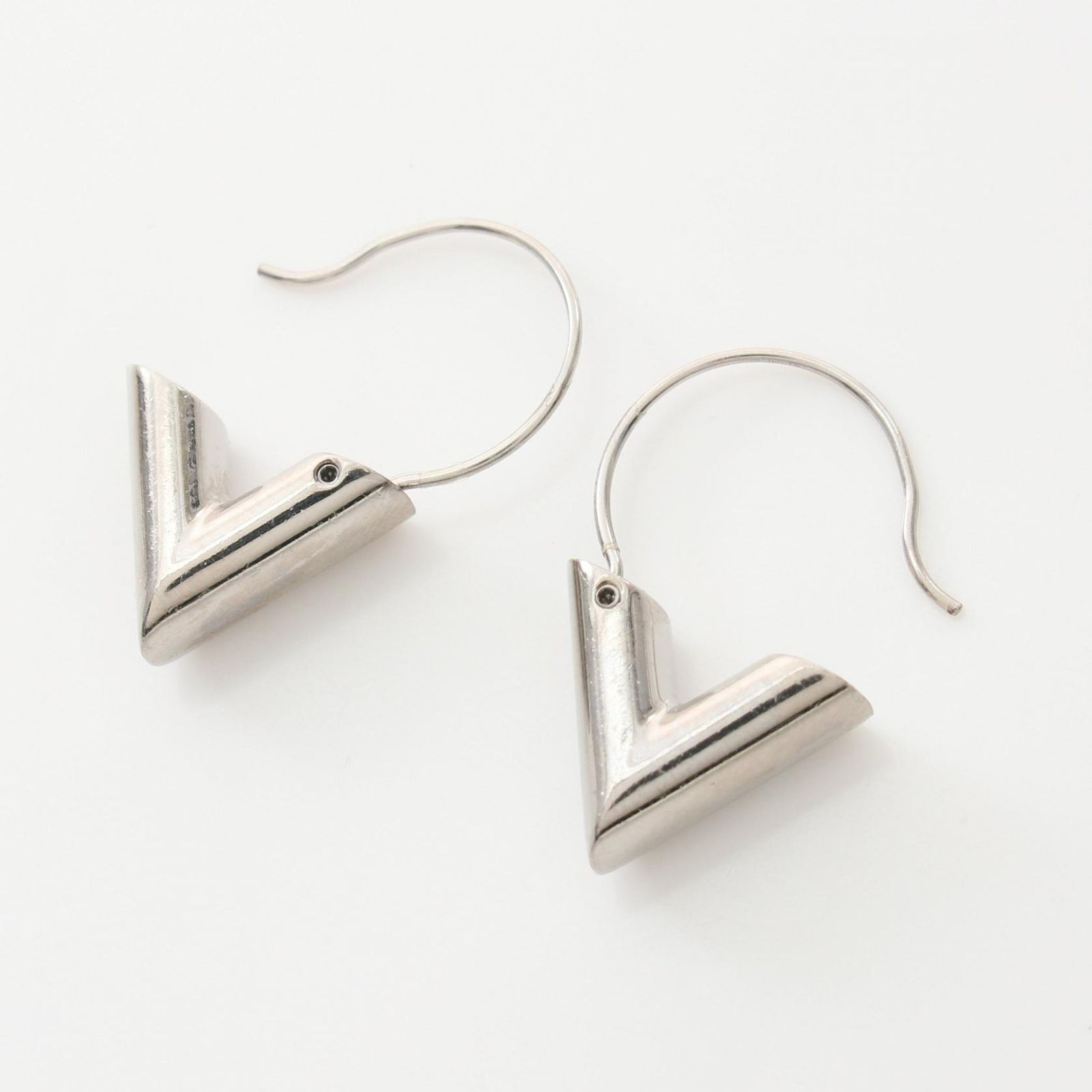 【美品】LOUIS VUITTON V字型ピアス ルイ・ビトン ピアス V字 楽天市場】LOUIS VUITTONルイヴィトン ピアス