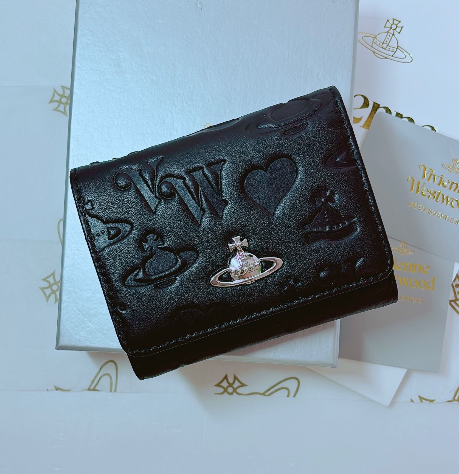 ヴィヴィアンウエストウッド三つ折り財布 ショッパー付