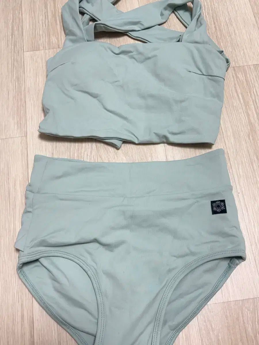 y♡y様 ルルレモン restless 長袖 サイズ6 白＆サイズ8 黒 y♡y