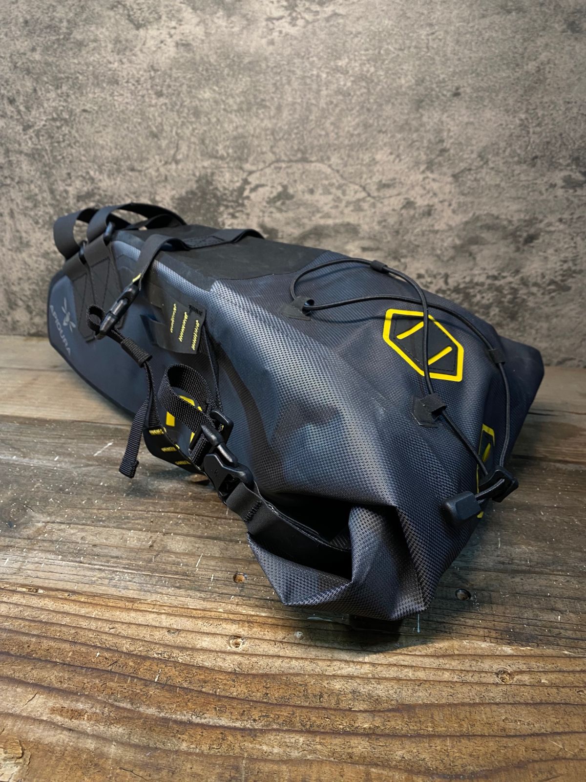 アピデュラ レア ハンドルバーバッグ アクセサリーポケット中古