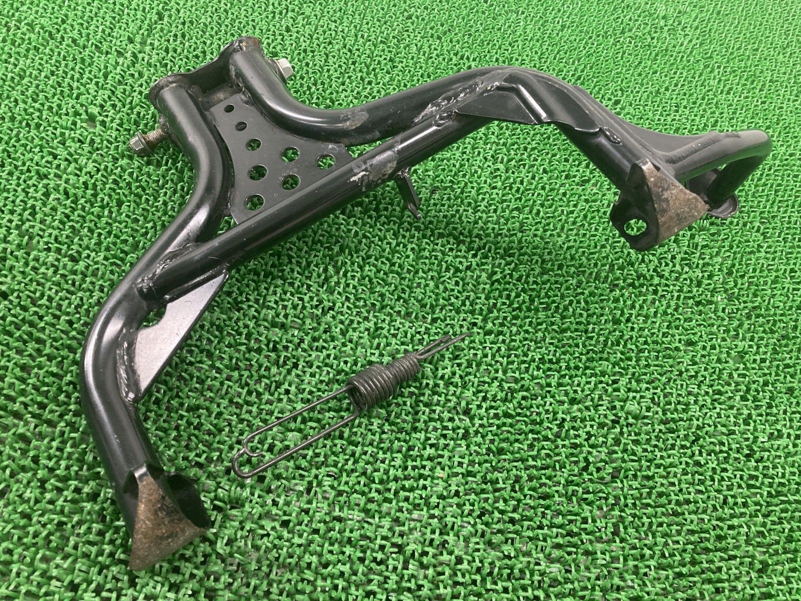 GSX1400 センタースタンド スズキ 純正 バイク 部品 GY71A 前期 01-04年 シャフト スプリング 曲がり無し 車検 Genuine 【中古】 4 GSX1400 センタースタンド スズキ 純正 バイク 部品 GY71A 前期 01-04