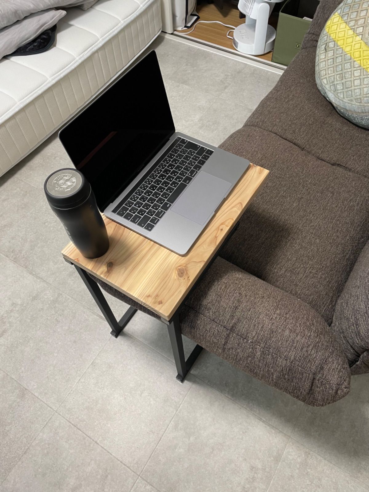 杉無垢材のサイドテーブル S字 5ハンドメイド家具 杉無垢材のサイド