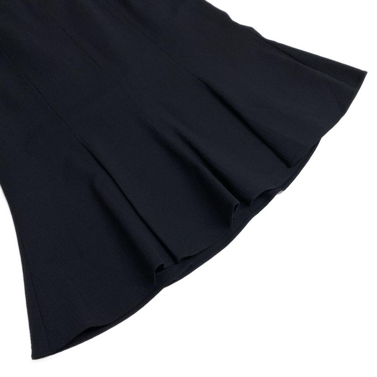 スカートスーツ