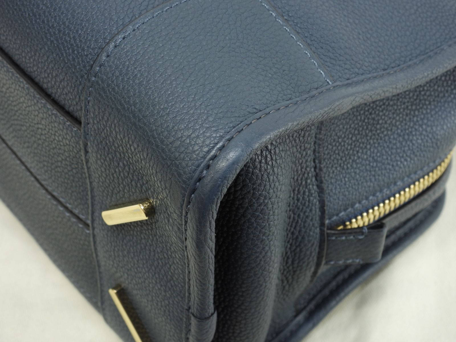 【LOEWE】希少　ビジネスバッグ　アナグラム型押し　ゴールド金具　カバー布袋付 ロエベ アマソナ28 ストラップ付 型押レザー青 ハンドバッグ
