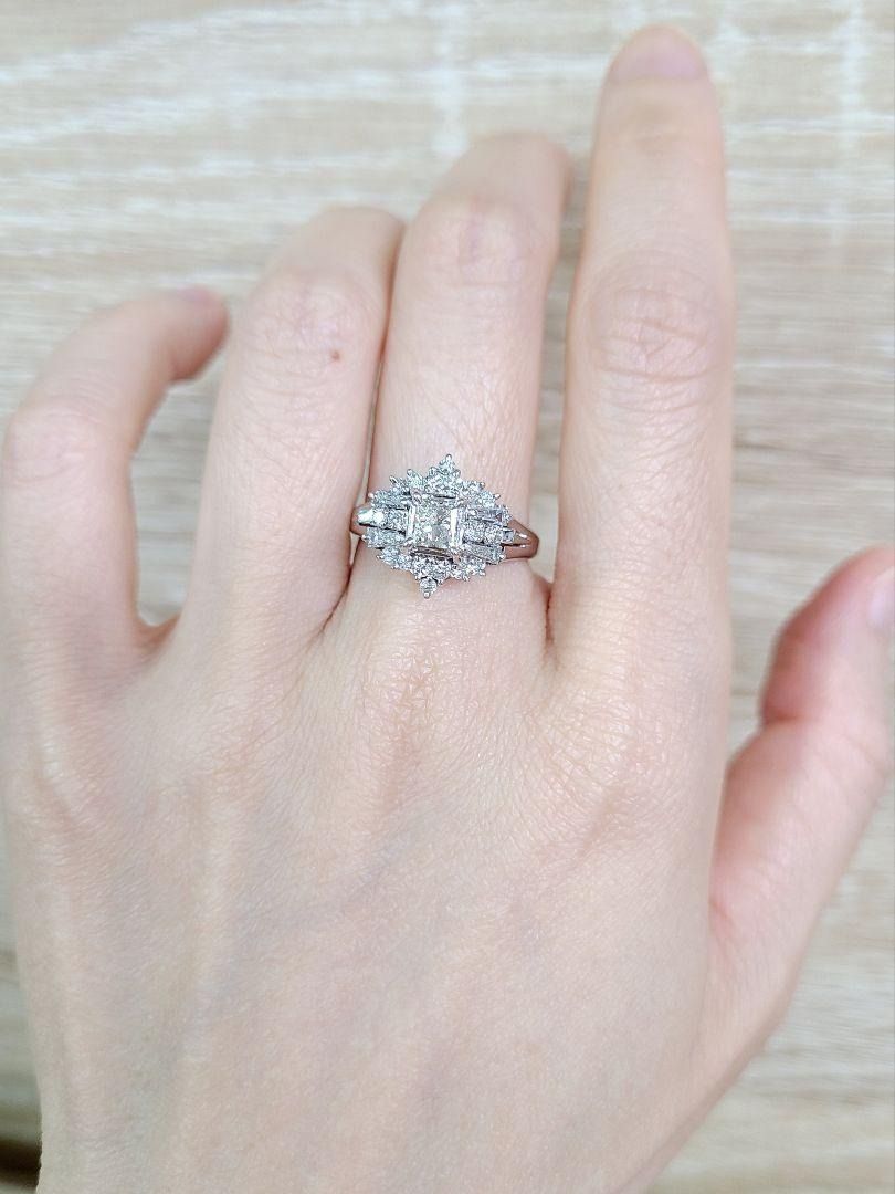 王冠のよう！ プリンセスカット Hカラー VS1 ダイヤモンド プラチナ