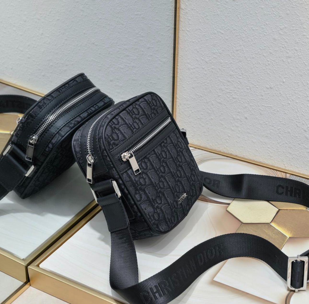 美品 DIOR メンズ 斜め掛けショルダーバッグ 【付属品完備 未使用級  