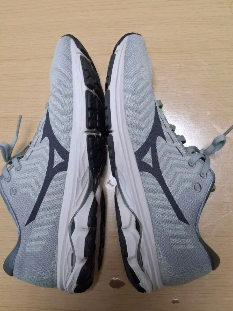 ランニングシューズ 265