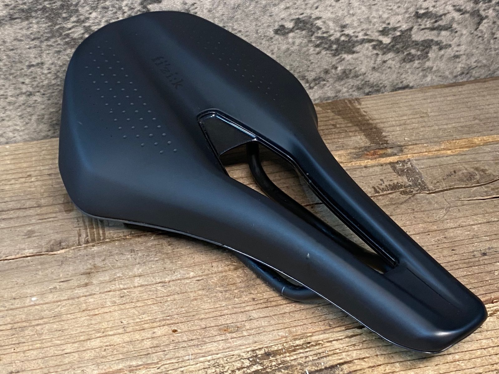 JG383 フィジーク fizik TEMPO ARGO R5 サドル 黒 150mm