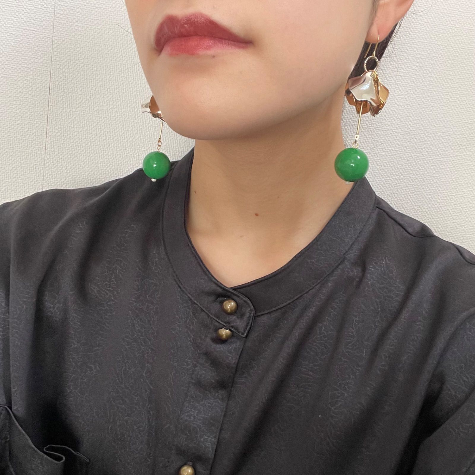 木の実のなる花飾り《 green 》（ ピアス / イヤリング ）