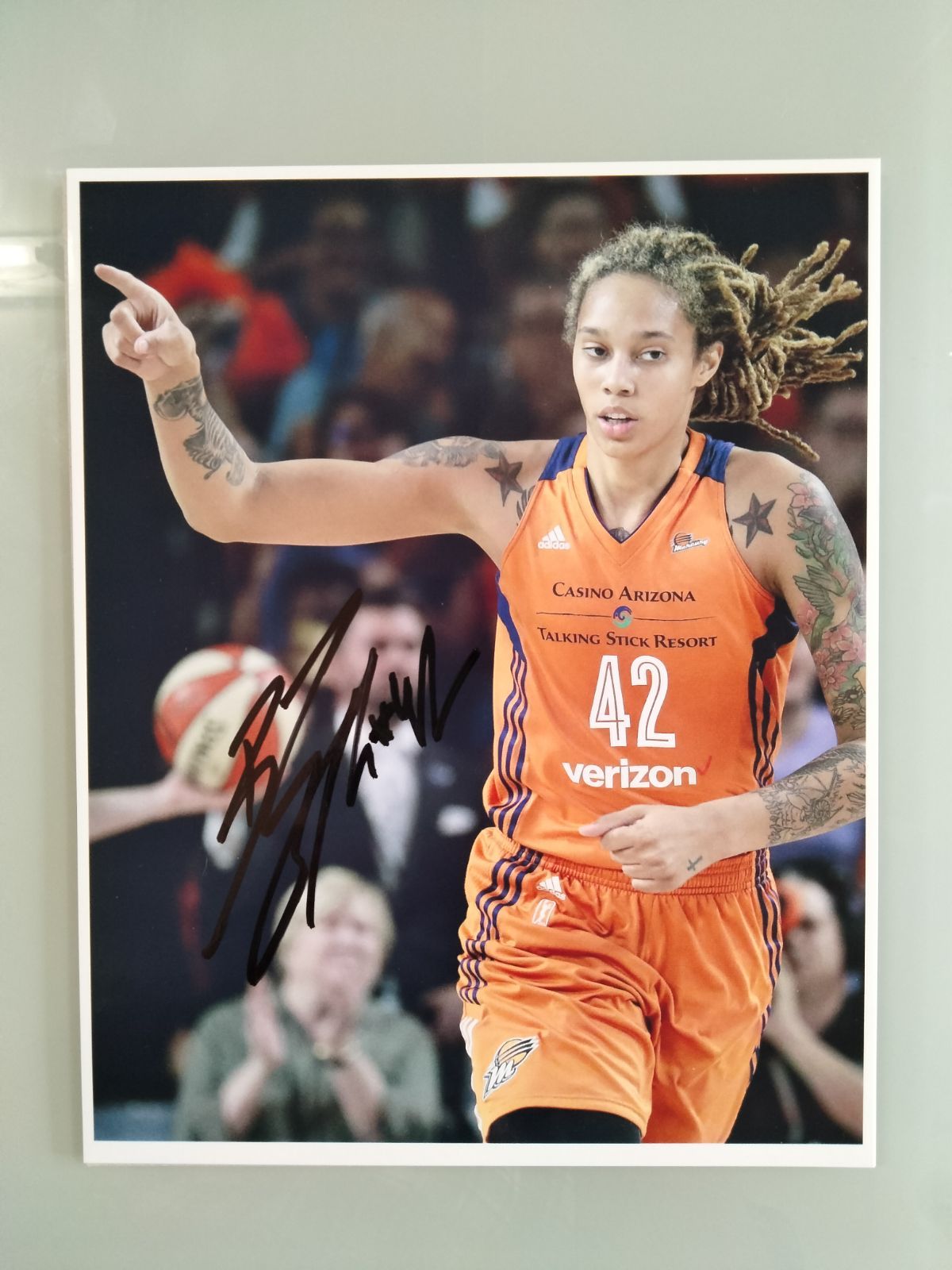 ブリトニー・グライナー直筆サイン入り超大型写真…Brittney Griner 