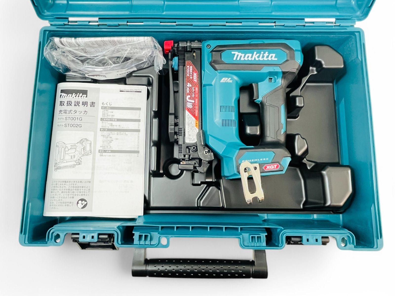 マキタ Makita 充電式タッカ ST001GZK 青 40Vmax対応 ケース付 本体のみ バッテリ別売 木材 内装用 仕上釘打機 ピン釘打機