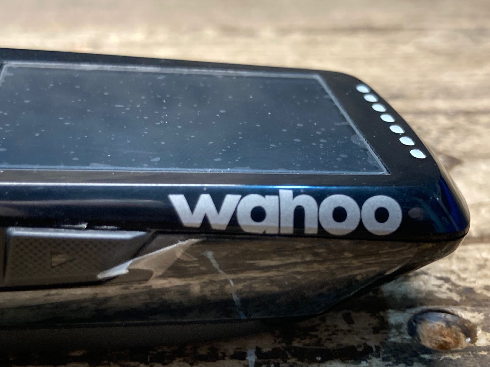 エレメント ボルト