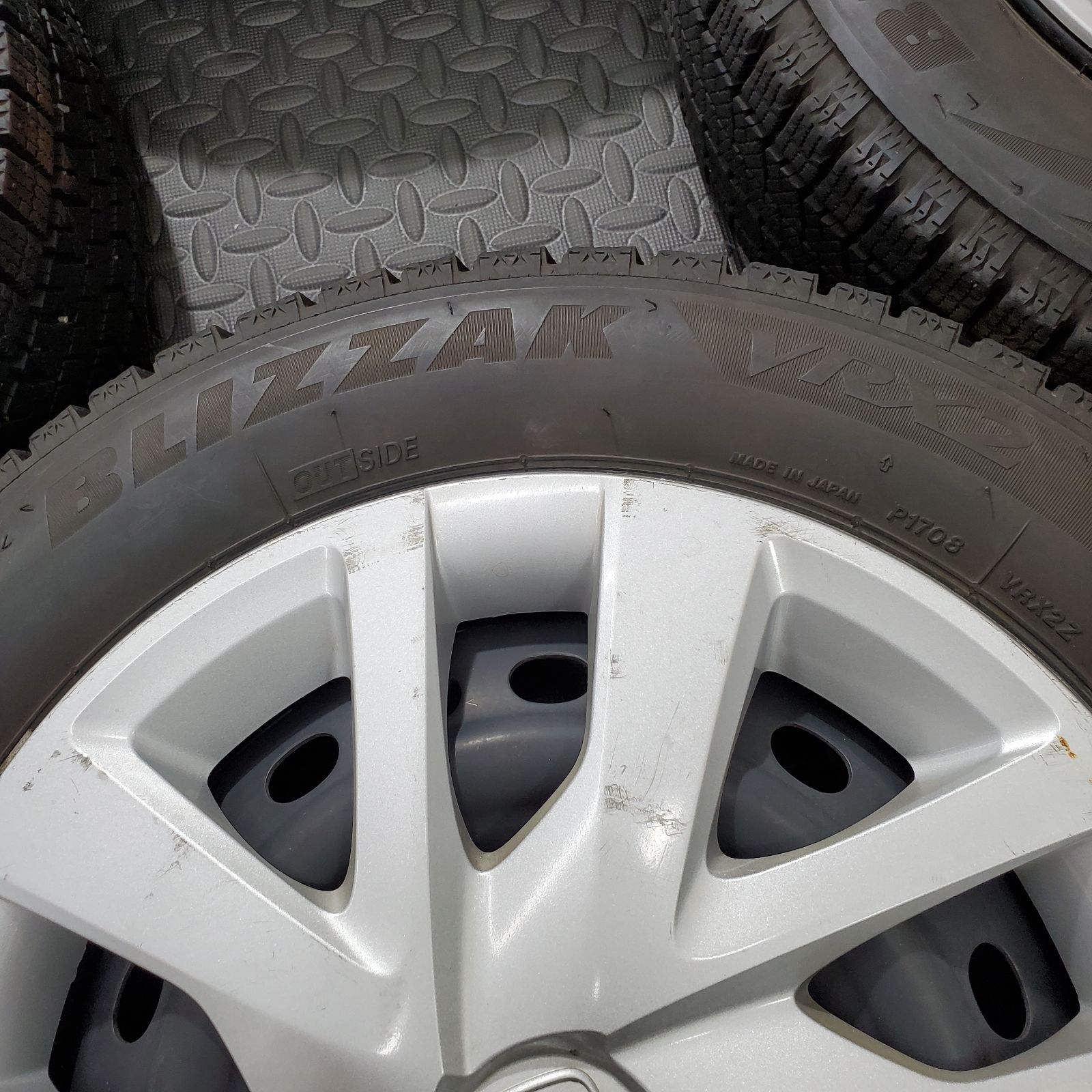 ブリヂストン ブリザックVRX2