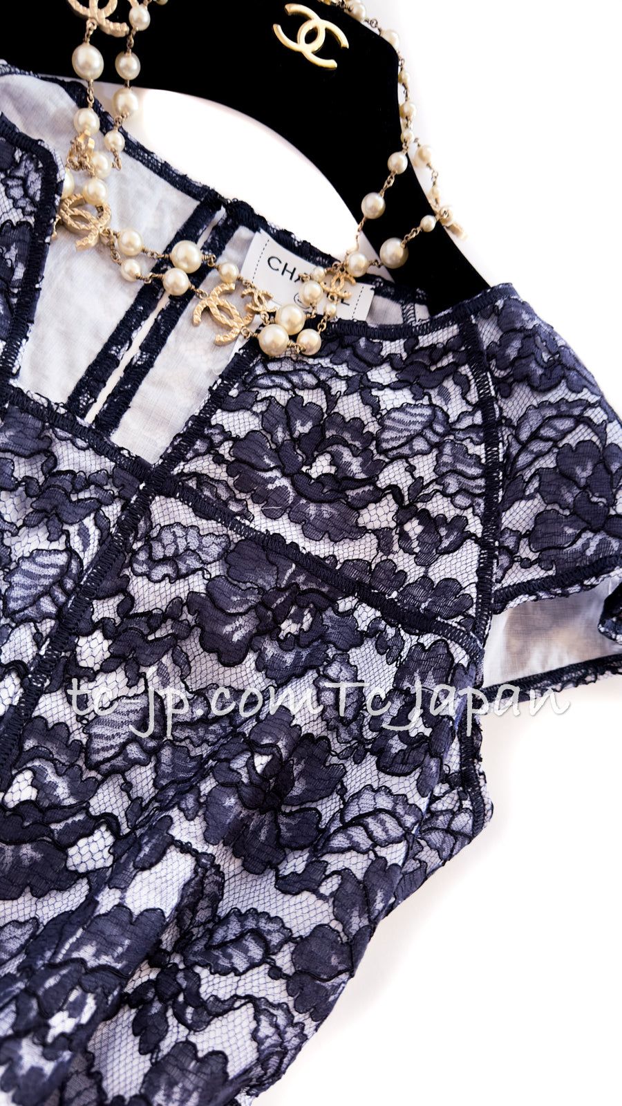 シャネル トップス CHANEL ネイビー ホワイト カメリア 春夏 サマー 総レース ブラウス さらりコットン 新品同様 38 カール 美人見え CHANEL - シャネル トップス CHANEL ネイビー ホワイト カメリア